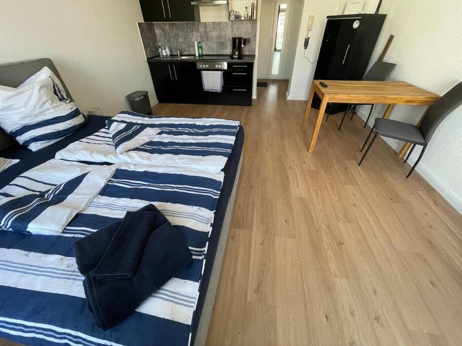 Innenstadt Refugium In Ruhiger Wasserlage+Balkon Lipsia Esterno foto