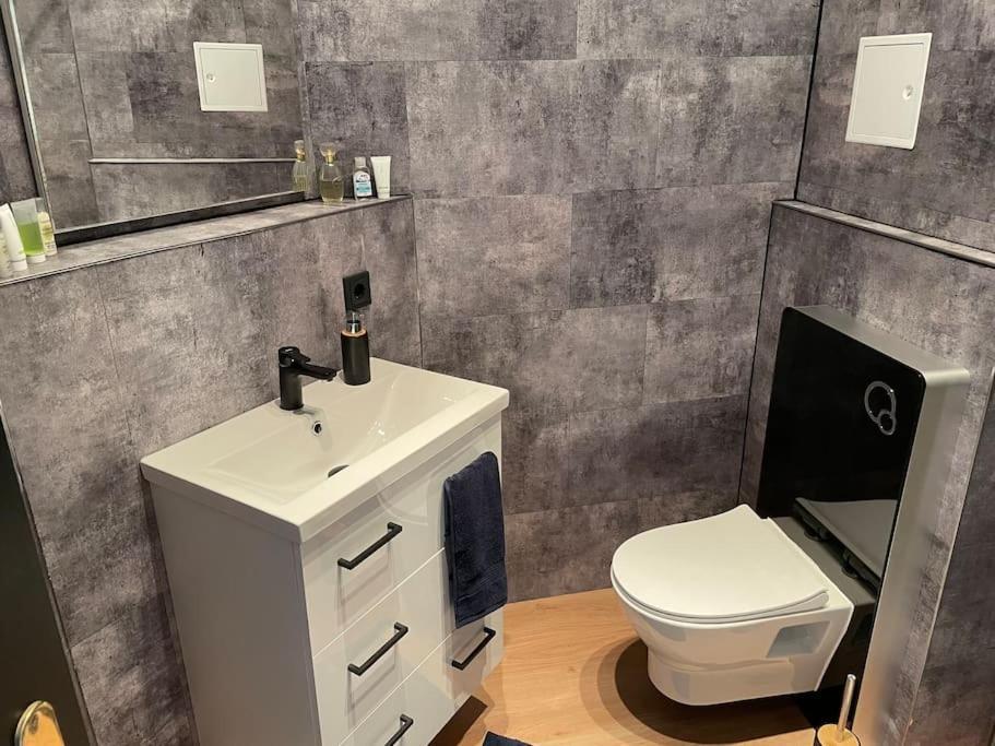 Innenstadt Refugium In Ruhiger Wasserlage+Balkon Lipsia Esterno foto