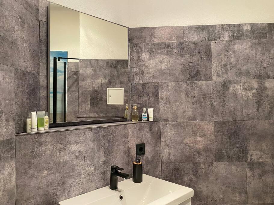 Innenstadt Refugium In Ruhiger Wasserlage+Balkon Lipsia Esterno foto